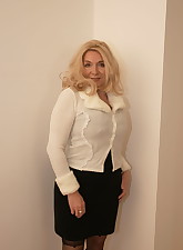 This housewife gets herself in the mood
