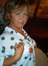 Mature slut Rita gets kinky with her scissors